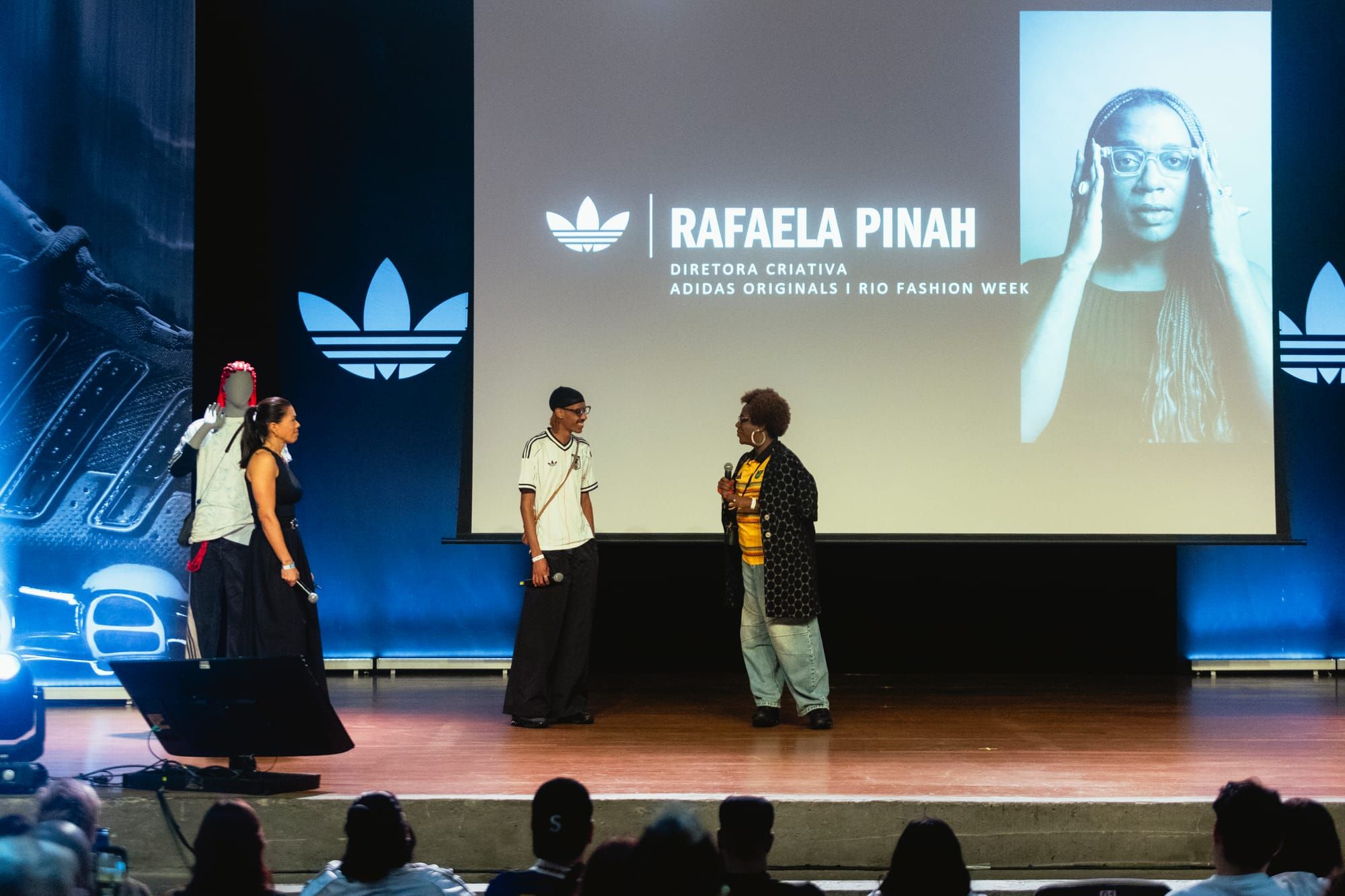 Rafaela Pinah propõe um Brasil mais complexo em desfile da adidas