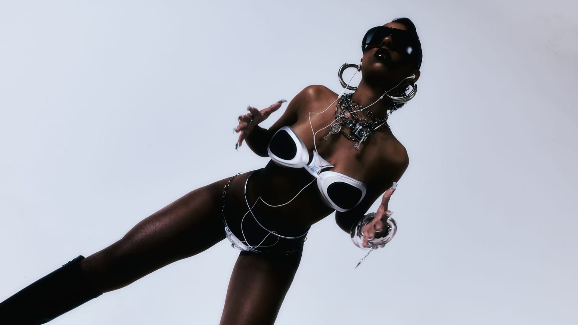 ‘O underground é a inspiração do pop’: o erotismo sonoro experimental de Bia Soull