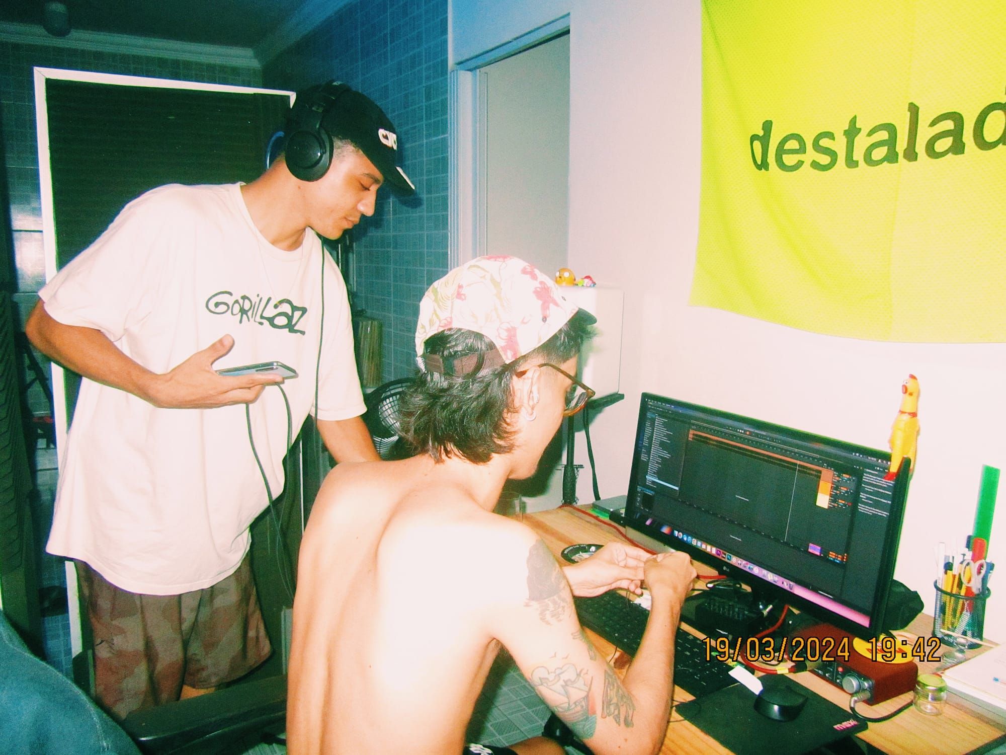 Music Eletro Sem Massagem, Vol.1, por Zoe Beats e rotciv_