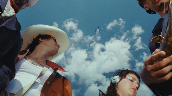 Por trás dos processos do clipe de Cartier Santos Dumont