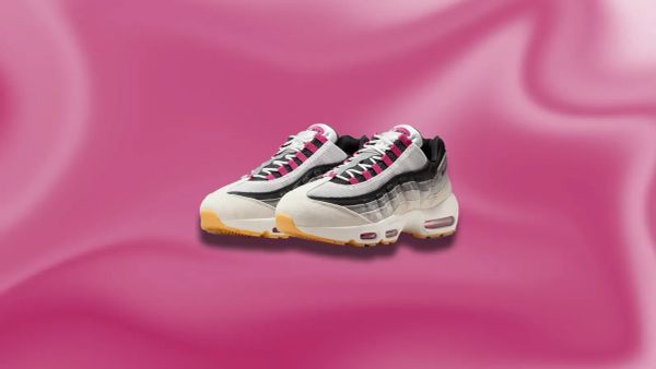 Skate com tênis de fora