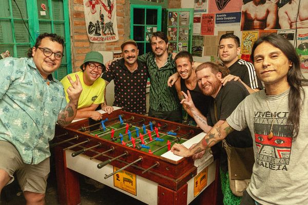 Bazuros e a cumbia punk latino-americana