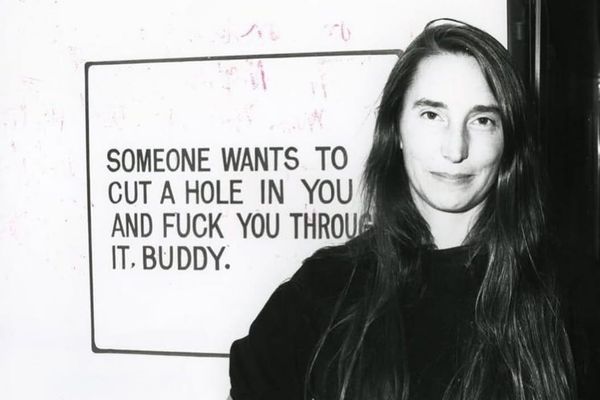 Jenny Holzer: o peso da palavra