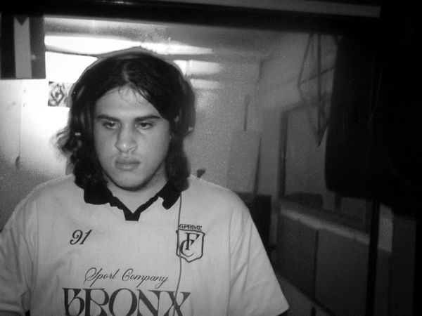 Syú transforma sentimentos em som em EQUILIBRIUM