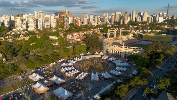 A Feira do Livro é mais do que um mercado a céu aberto