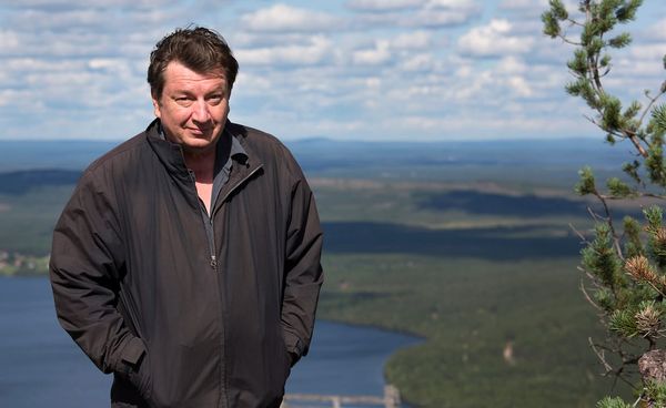 Aki Kaurismäki constrói pontes que conectam trabalhadores do mundo todo