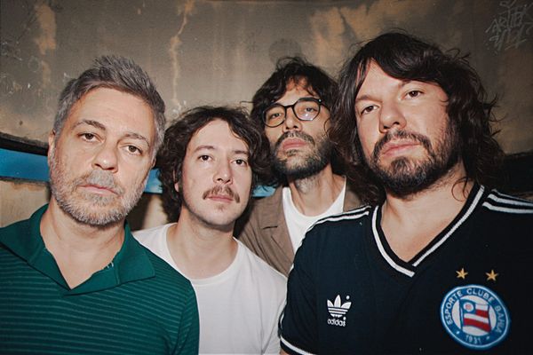 Maglore escreve carta de esperança em novo álbum