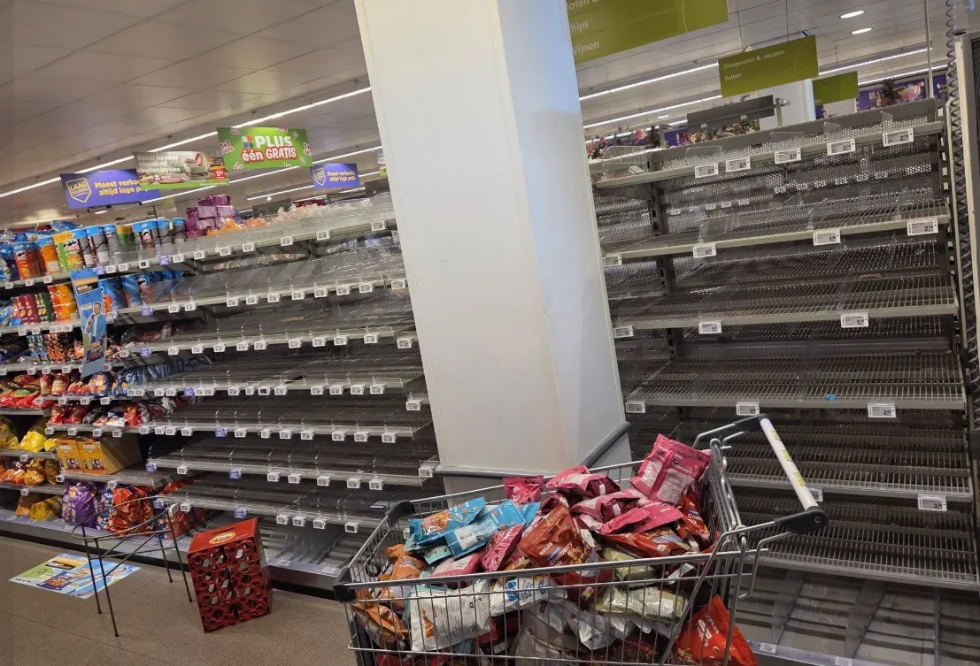 Inbrekers spoten brandblusser leeg
