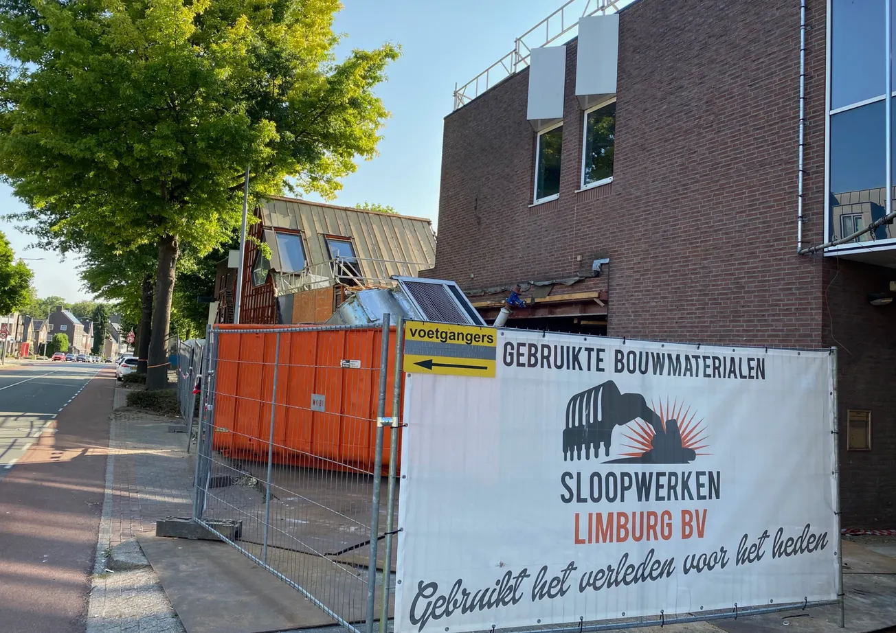 Rabobank Nuth na zeven jaar leegstand tegen de vlakte
