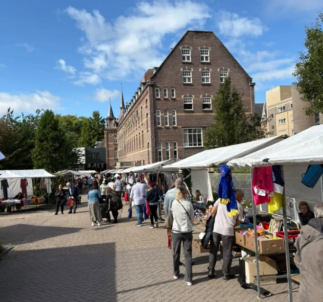 Straatmarkt Voskuilenweg grootser dan ooit