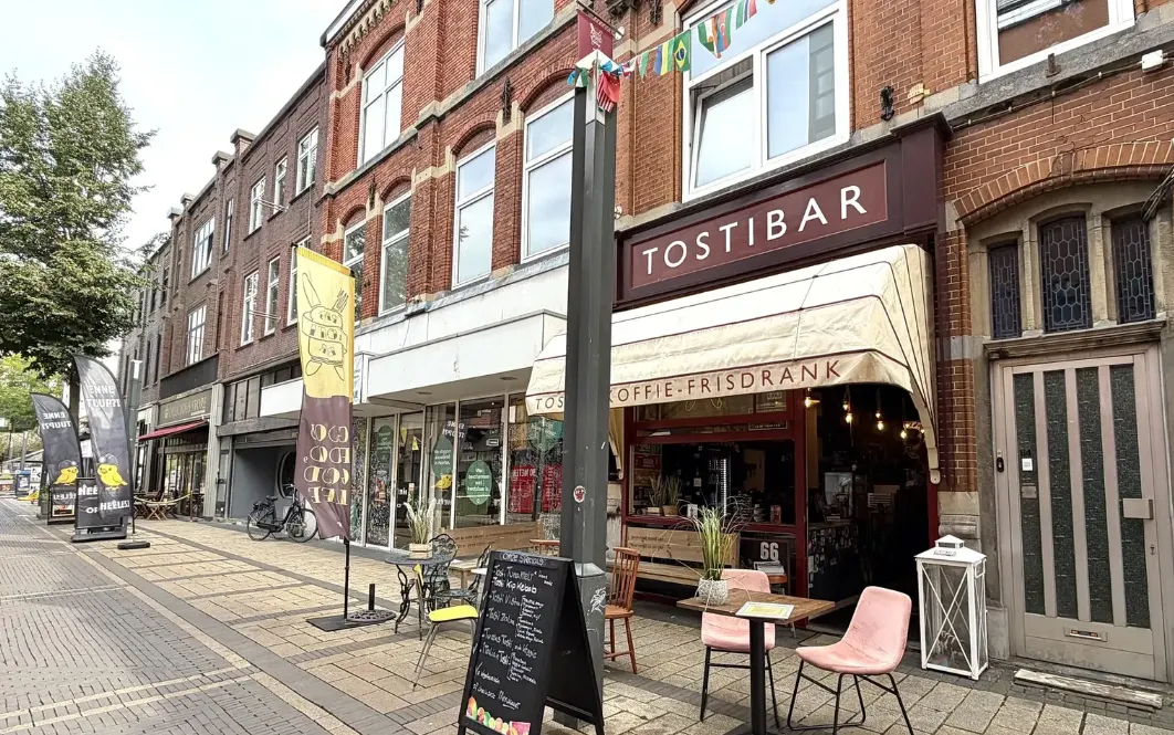 Tostizaak Heerlen in etalage