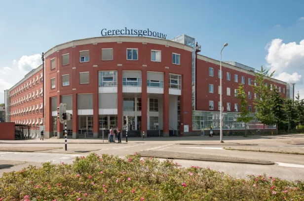 Sluiting 'drugshol' terecht, gezin op straat