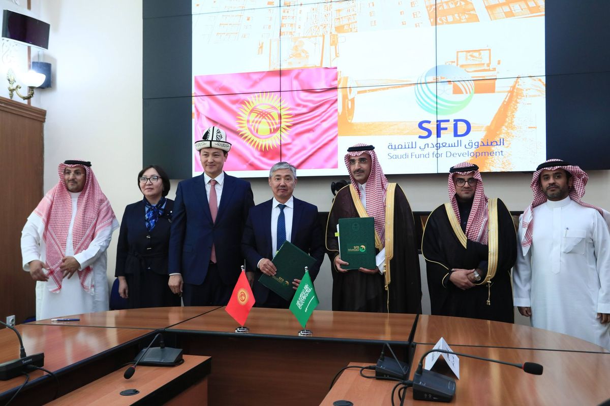 Кыргызстан Сауд өнүктүрүү фонду менен $130 млн түзгөн эки кредиттик макулдашууга кол койду