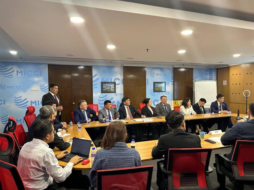 Депутаттар Малайзиянын Эл аралык соода-өнөр жай палатасынын өкүлдөрү менен жолугушту