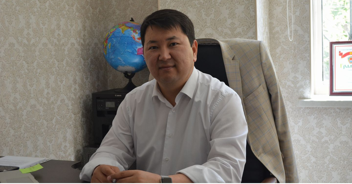 «Жылдык акча айлантуубуз 5 млрд сом». Бизнесин нөлдөн баштаган «Бай дыйкан» компаниясынын негиздөөчүсү Эрлист Акунбековдун баяны