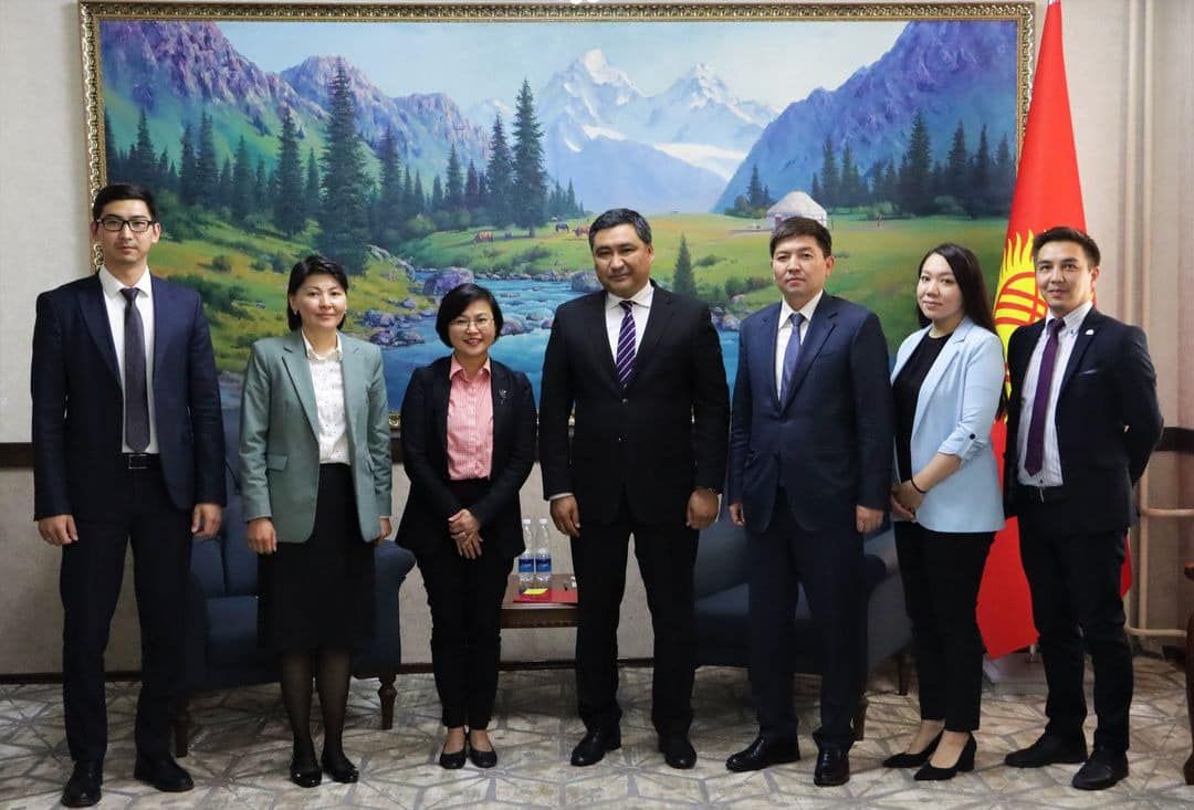 Данияр Амангелдиев АӨБнын Кыргызстандагы директору менен жолукту