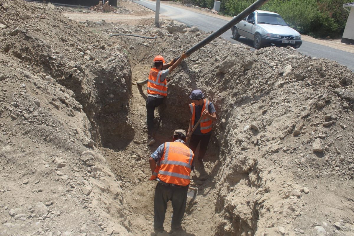 Чек арадагы Капчыгай жана Достук айылынын ар бир үйүнө таза суу кирет