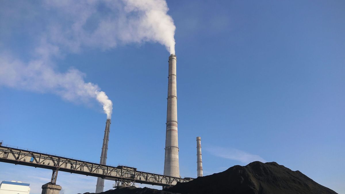 Казакстандын «Инновациялык Гефест» Бишкектин ЖЭБине 3.2 миң тонна көмүр жеткирди