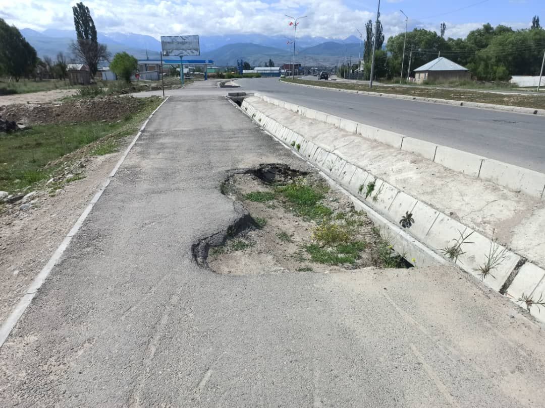 Караколдогу жолдун сапатсыз курулушу аныкталды – 1.7 млн сомго зыян келтирилген