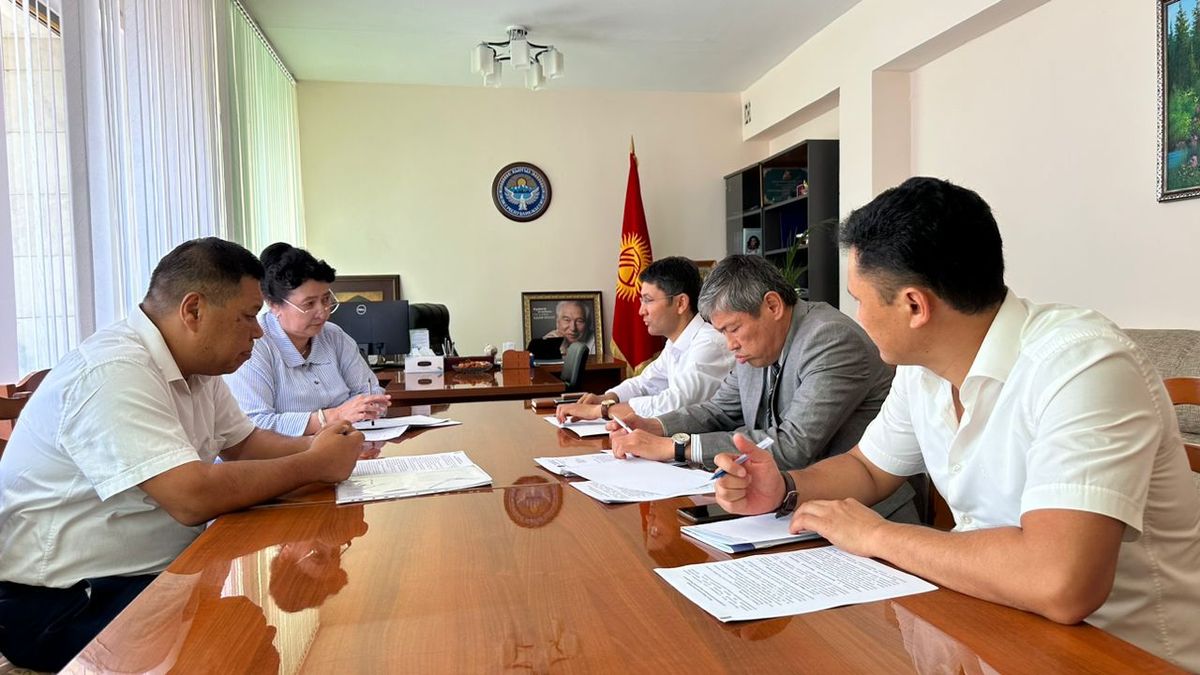 Улуттук банк менен депутаттар улуттук валютасы жөнүндө мыйзамды талкуулашты