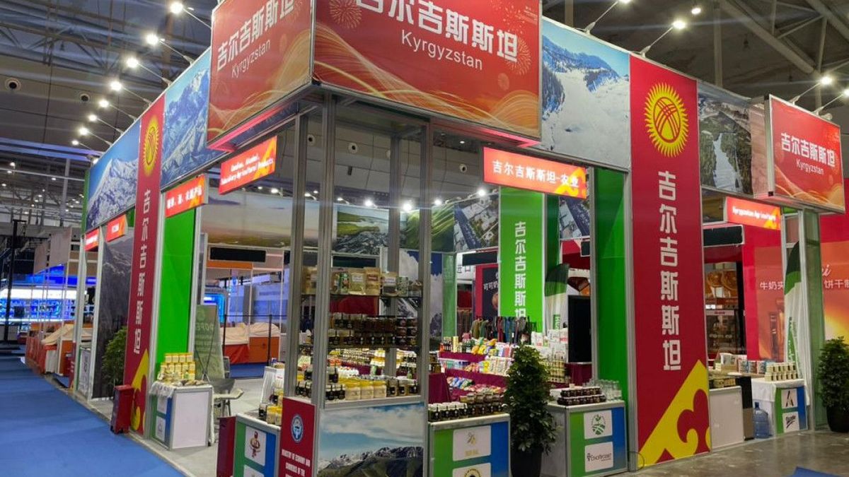 КРнын товарлары Үрүмчүдө "ЭКСПО Кытай-Евразия товарлары жана соодасы 2023" жарманкесинде коюлду