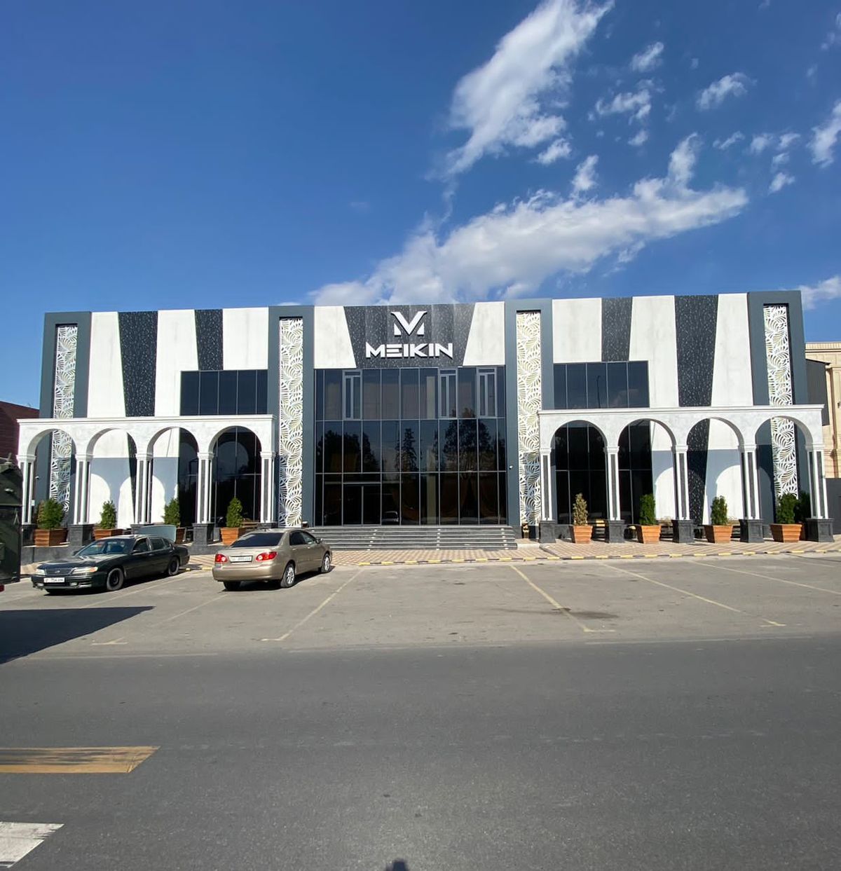 Төмөнкү Ала-Арча айыл өкмөтүнүн мурдагы башчысынында мыйзамсыз алынган 29 батир табылды