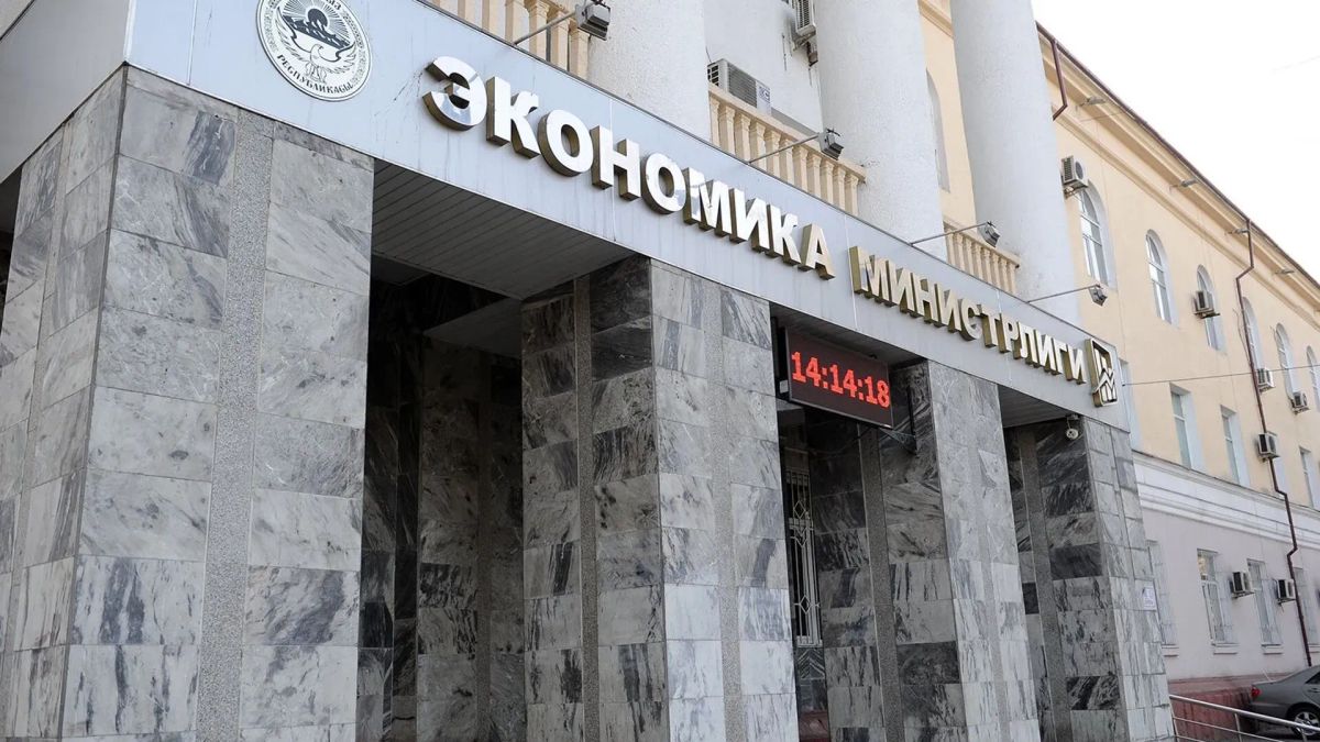 Өкмөт банк секторундагы ашыкча пайдага салыкты киргизбейт