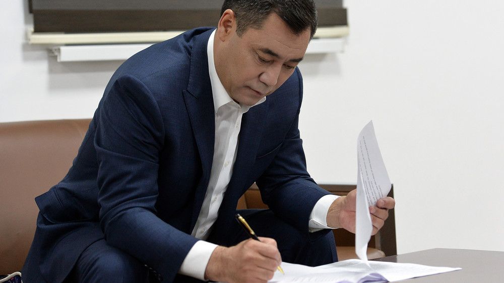 Садыр Жапаров Катардагы элчини жана Екатеринбургдагы башкы консулду кызматтарынан бошотту