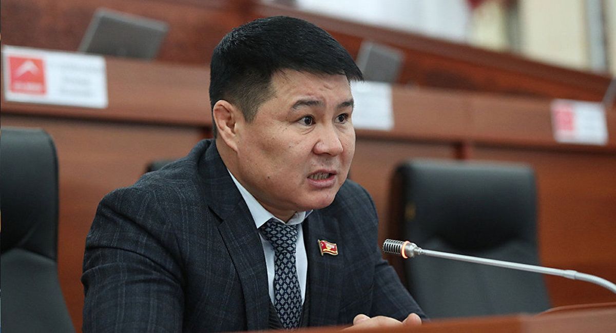 Айыл чарба министрлиги 20 сомдук буудайды элге 62 сомдон саткан – Тазабек Икрамов