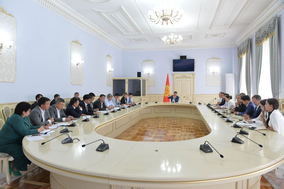 Өкмөт агроөнөр жай тармагынын көйгөйлүү маселелерин талкуулады