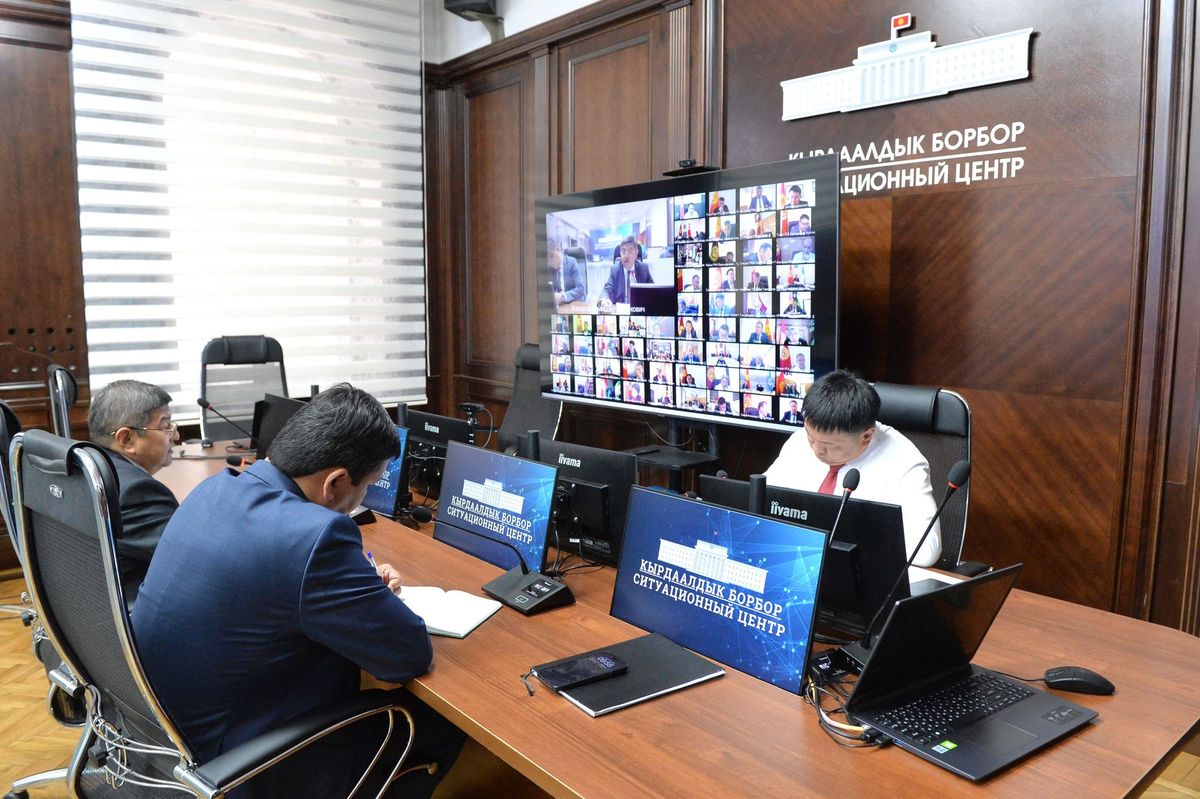 Акылбек Жапаров жергиликтүү бийлик органдарынын өкүлдөрүнө бир катар маанилүү тапшырмаларды берди