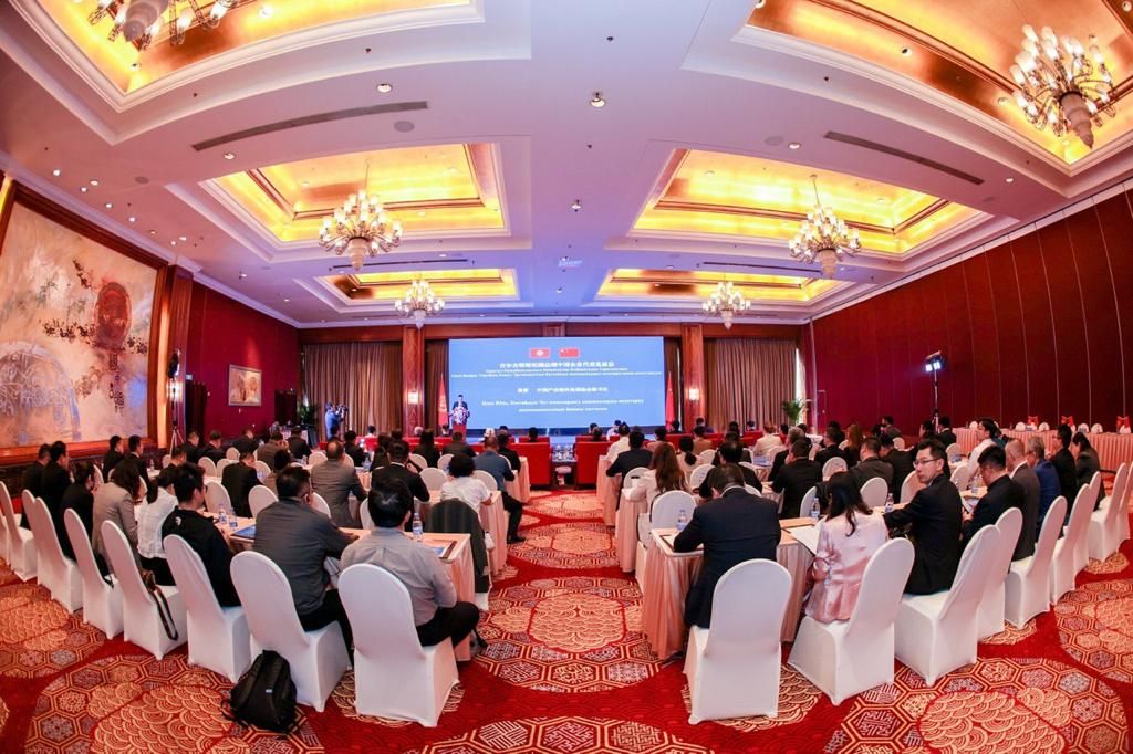 Кыргызстан менен кытайлык ишкерлери 150 млн долларды түзгөн меморандумдарга кол коюшту