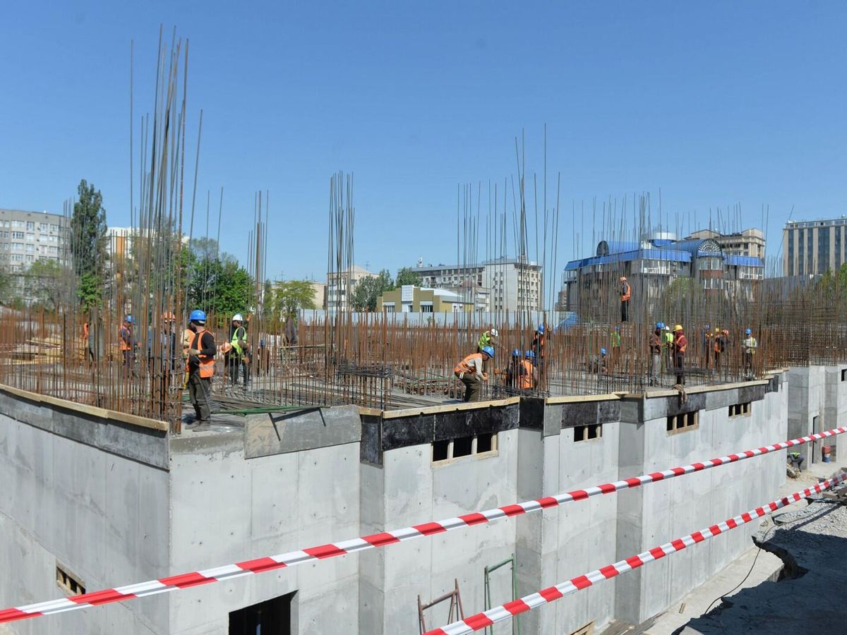 Курулуш компаниялары чакан жер тилкелерине көп кабаттуу үй курганы суу менен камсыздоодо көйгөй жаратууда