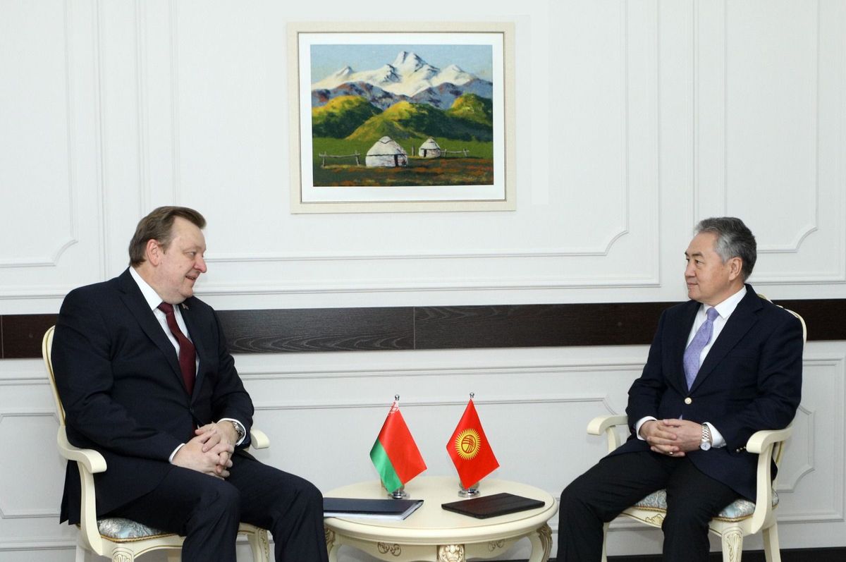 Жээнбек Кулубаев беларустук кесиптеши менен жолукту