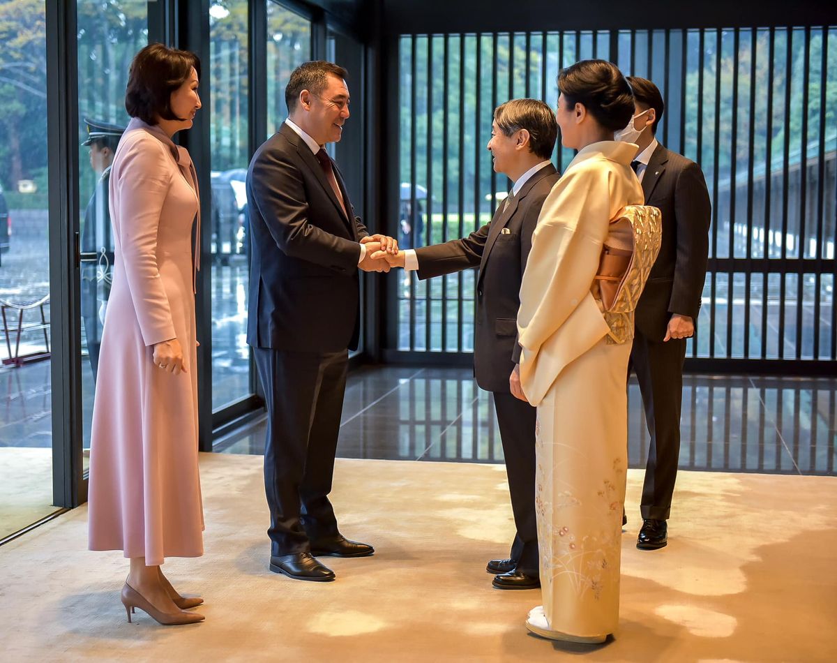 Садыр Жапаров Япониянын императору менен жолукту