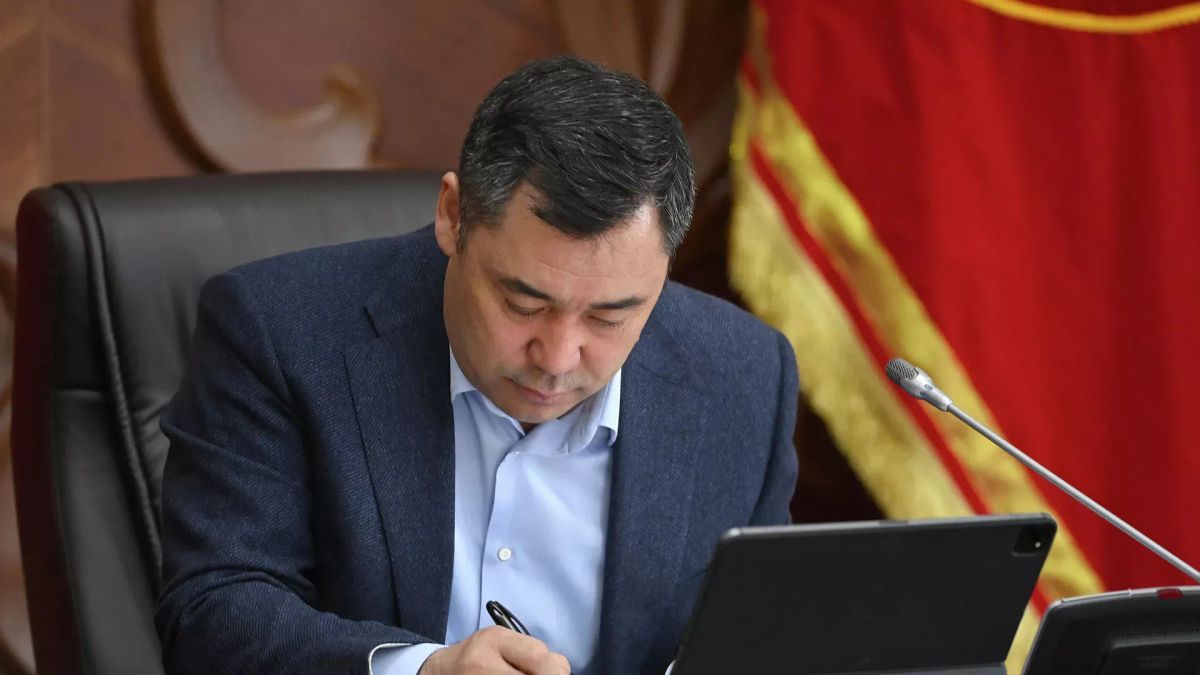 Садыр Жапаров үч мамлекетке жаңы элчилерди дайындады