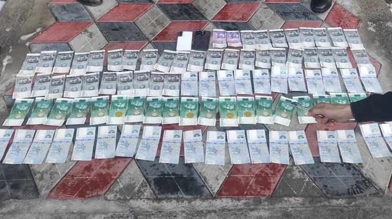 Өзгөндө салыкчы 200 миң сом пара менен кармалды