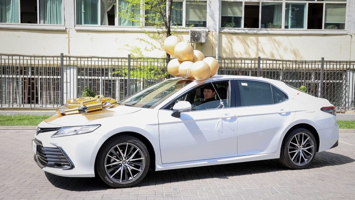 «Альянс Алтын» өнөктөштөр менен бирге күрөш боюнча Азия чемпиондоруна унааларды тапшырды