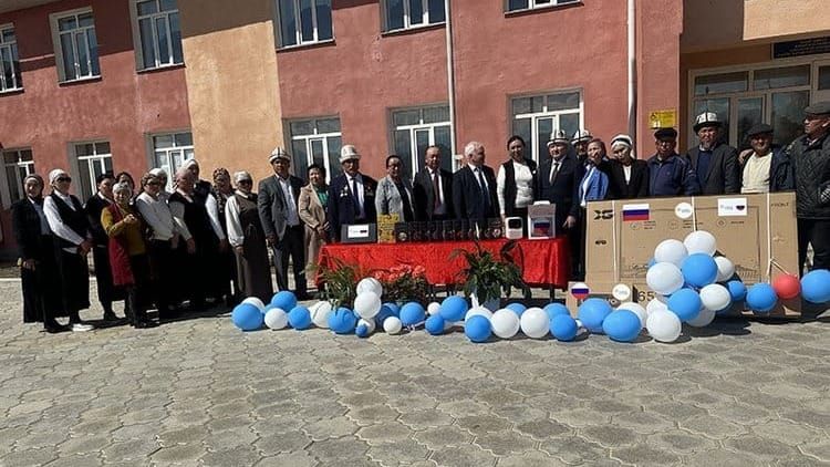 «Альянс Алтын» Таластын мектептерине компьютердик жабдууларды тапшырды