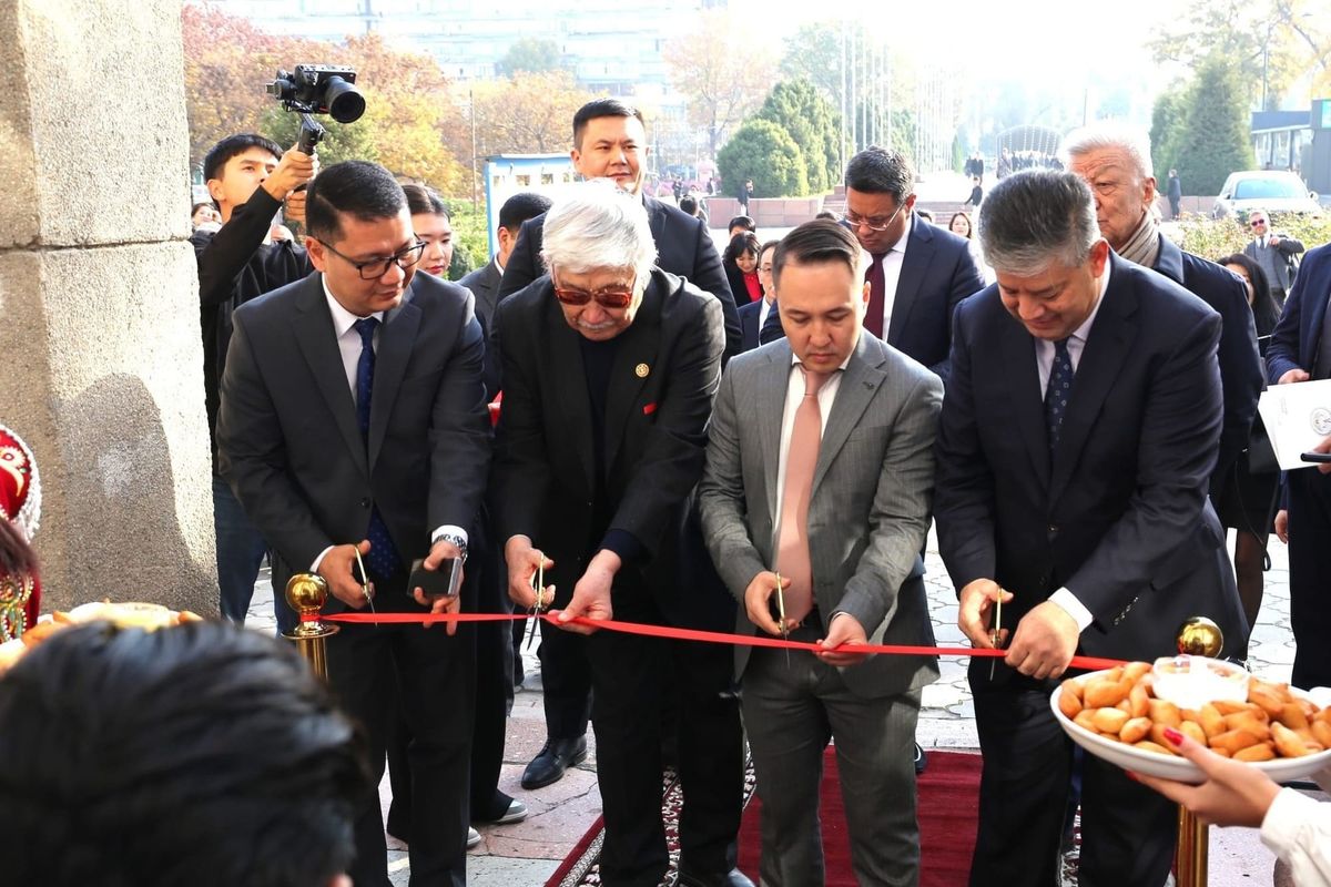 Инновациялык борбор              “U Nexus Hub” ачылды