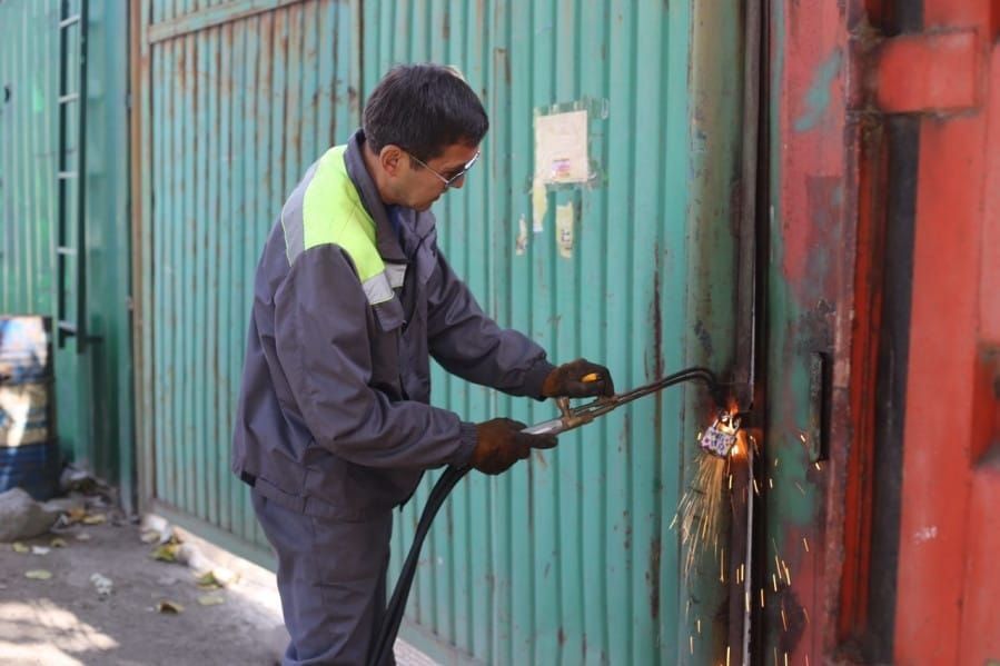 Бишкекте максатына ылайык колдонулбаган объектилер бузулууда