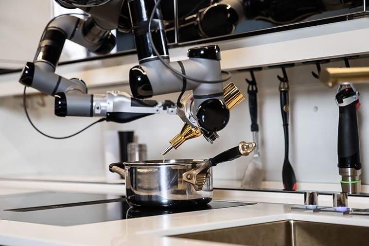 ЖИ ашпозчусу Дубай ресторанында башкы ашпозчу болот