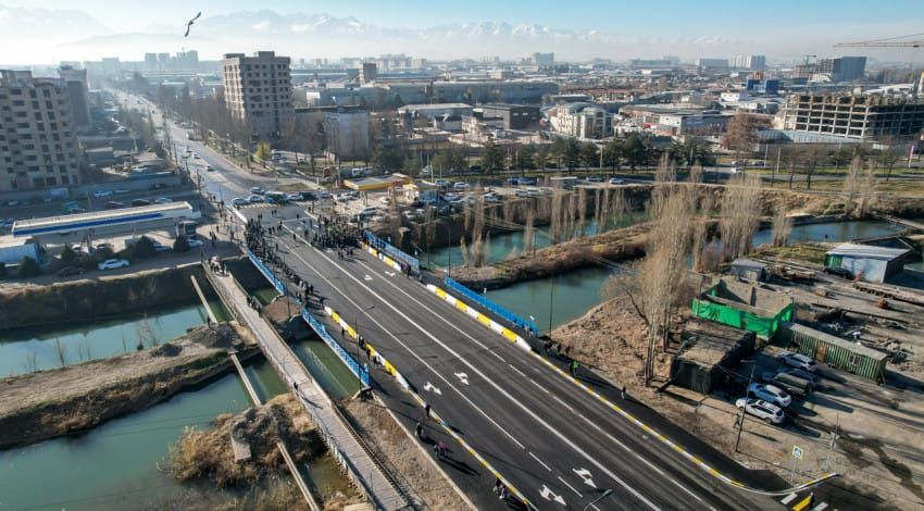 Унаа кыймылы үчүн 4 тилкелүү көпүрө Ауэзов көчөсүндө пайдаланууга берилди
