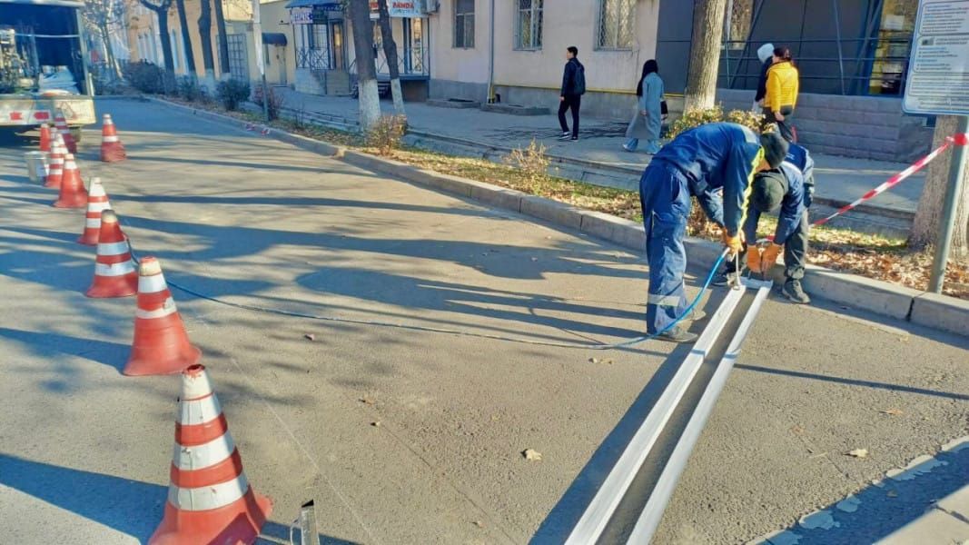 Муниципалдык унаа токтотуучу жайларга жол белгилерин чийүү уланууда