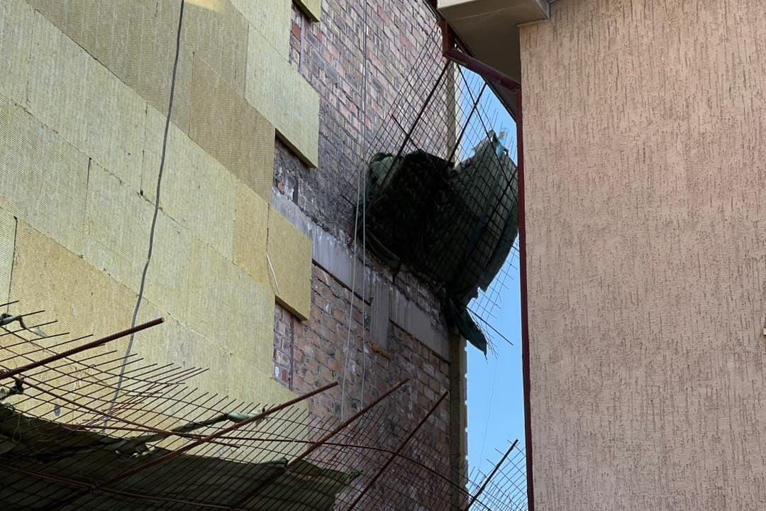 “Курулуш” ЖЧКга коопсуздук эрежелерин бузгандыгы үчүн 200 000 сом айып пул салынды