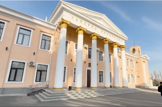 Б.Кыдыкеева атындагы жаш көрүүчүлөр театры толук жаңыланды