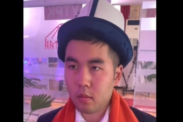 Эң жаш делегат Арсен Болотов эски имараттарды иштетүү маселесин көтөрдү