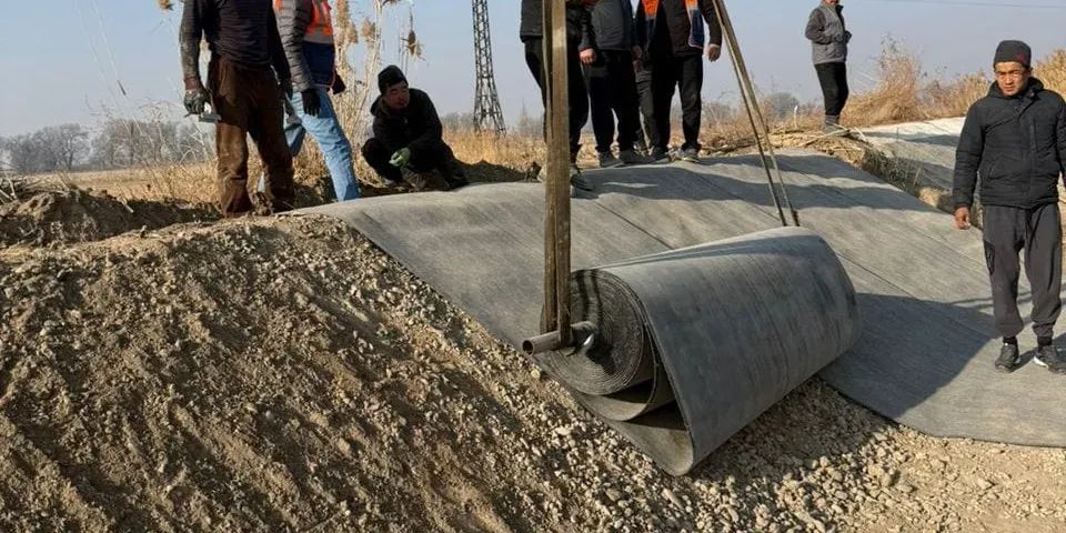 Аламүдүндөгү “Р7” каналына бетон полотно төшөө иштери жүрүп жатат