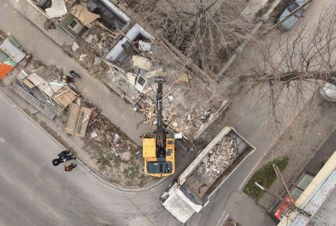 Эски автовокзал айланасындагы курулуштар алынат