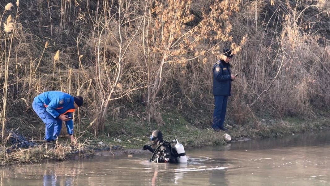 "Тазалыктын" 3 кызматкери Чоң Чүй каналына чөгүп кетти
